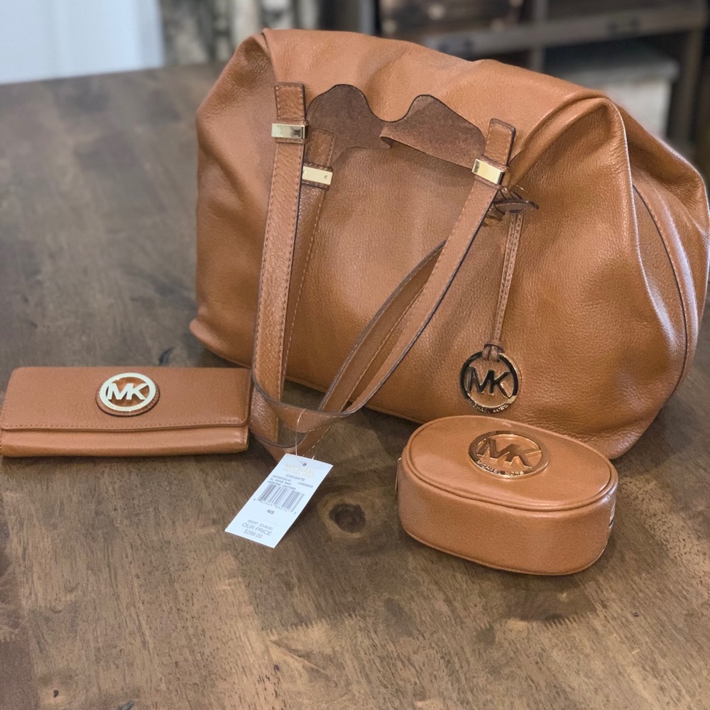 Michael Kors purse/wallet/makeup bag